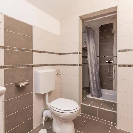 Four-bedroom In Lisicic * Lisicici