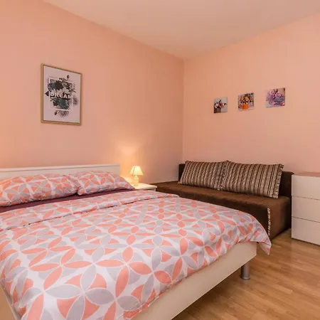Four-bedroom In Lisicic בית נופש