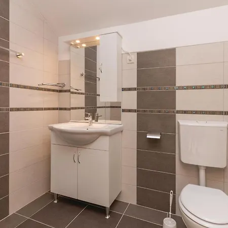 בית נופש Four-bedroom In Lisicic