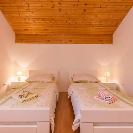 Four-bedroom In Lisicic Σπίτι διακοπών *