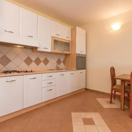 Four-bedroom In Lisicic * Lisicici