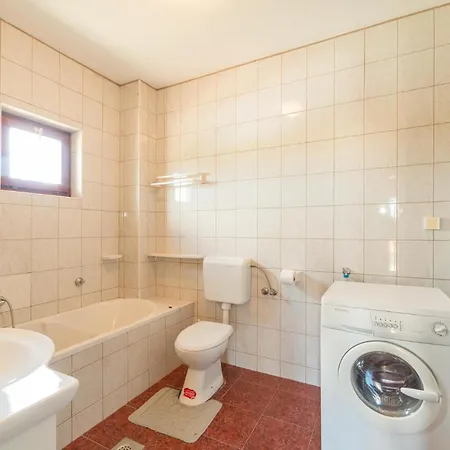 Four-bedroom In Lisicic Σπίτι διακοπών
