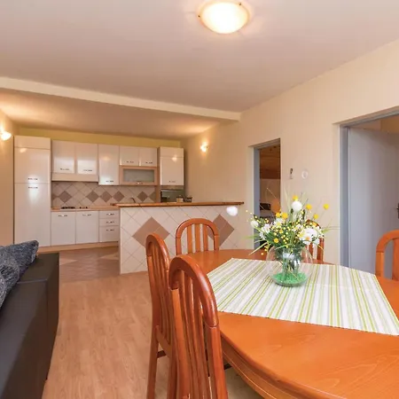Four-bedroom In Lisicic