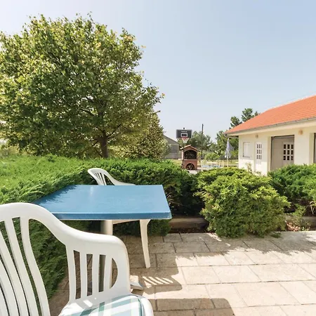 Four-bedroom In Lisicic בית נופש