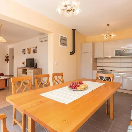 Four-bedroom In Lisicic Σπίτι διακοπών *