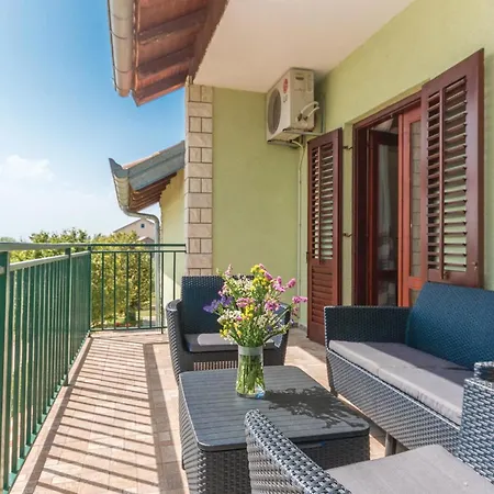 Four-bedroom In Lisicic *