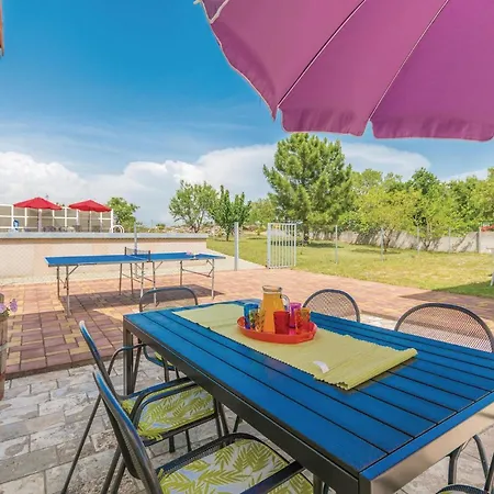 Σπίτι διακοπών Four-bedroom In Lisicic *