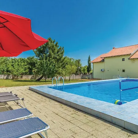 Four-bedroom In Lisicic Lisicici