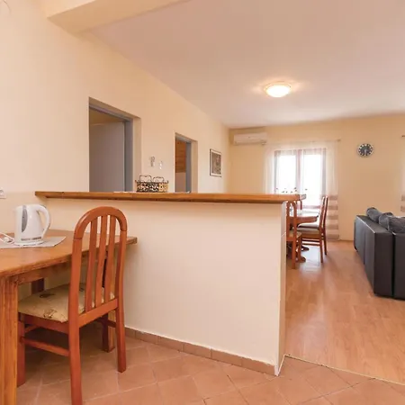 Four-bedroom In Lisicic * Lisicici