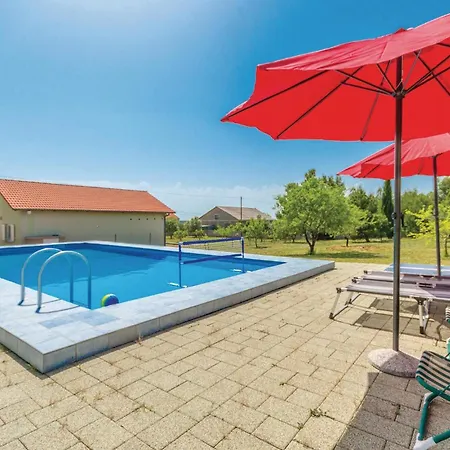 Gorgeous In Lisicic With Wifi Holiday home *