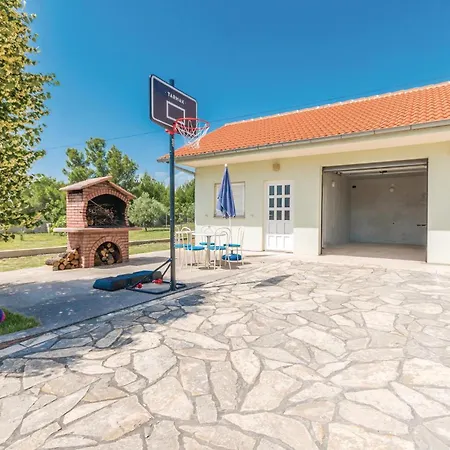 Holiday home Gorgeous In Lisicic With Wifi *